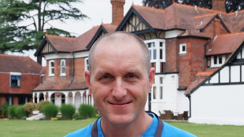 Dr David Fearon