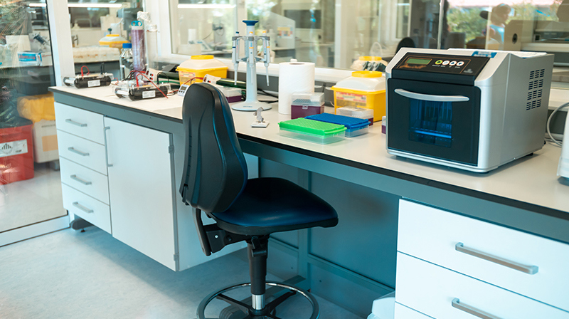 Research Lab Adobestock 323901993