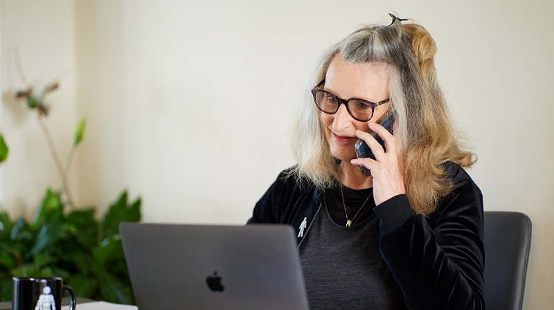 202111 Spring DM 2022 Janet Daykin Volunteer Phone Support