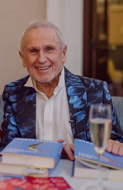 Wayne Sleep OBE will be at Carols by Candlelight in London